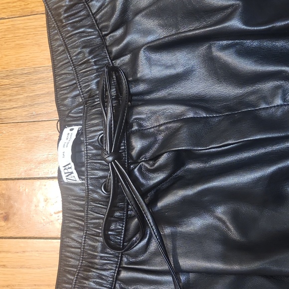 ZARA ▪︎ Faux Leather Baggy Pants, Black, Size Large - Picture 3 of 8